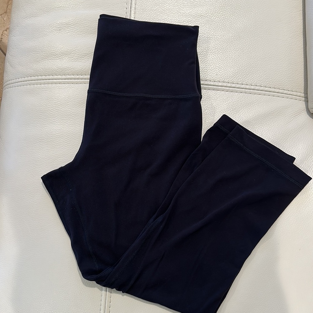 lululemon athletica Size 8 Black Cropped Leggings